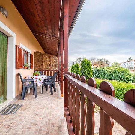 Amazing Apartment In Krnica With Kitchen מראה חיצוני תמונה