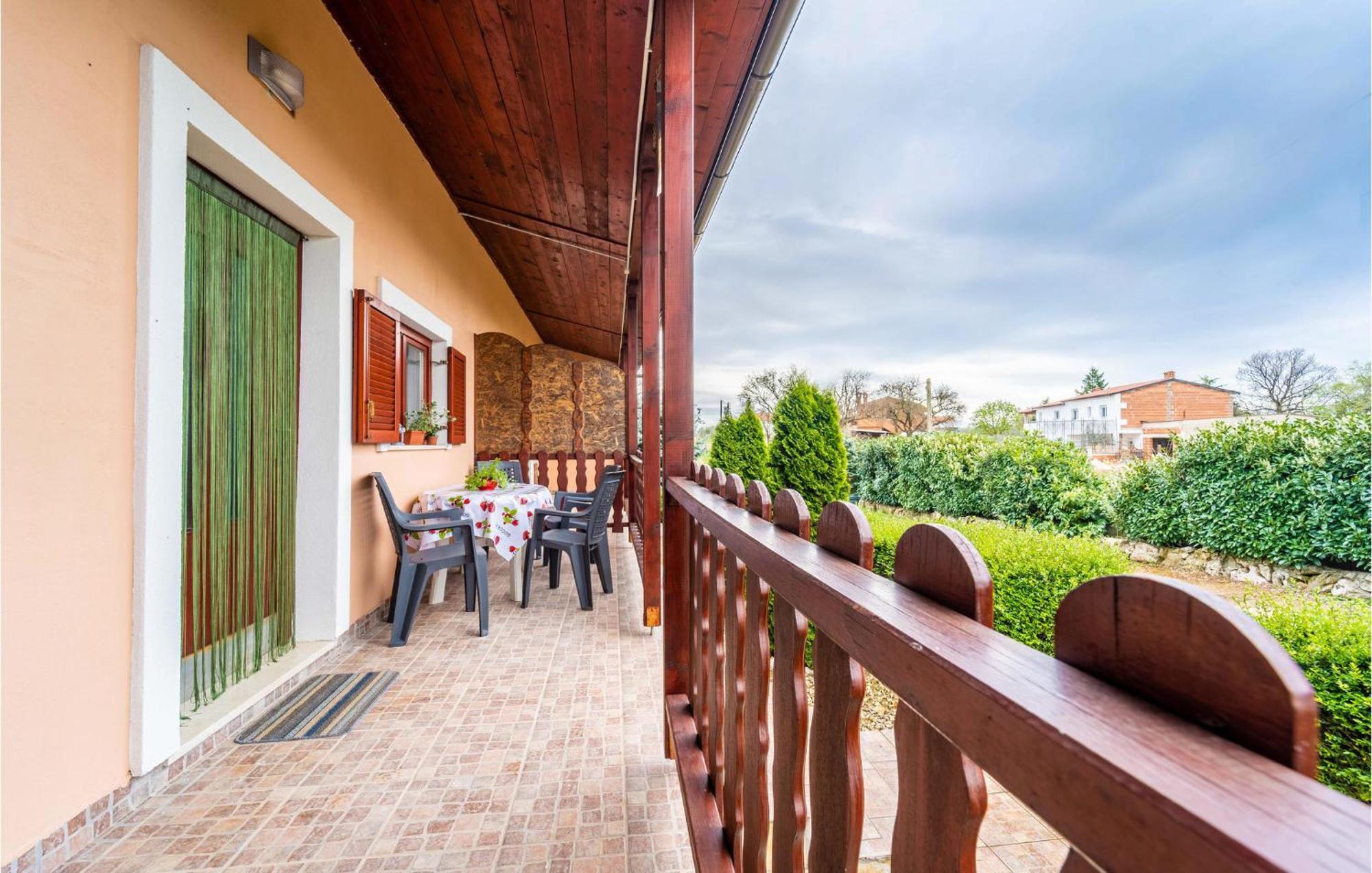 Amazing Apartment In Krnica With Kitchen מראה חיצוני תמונה