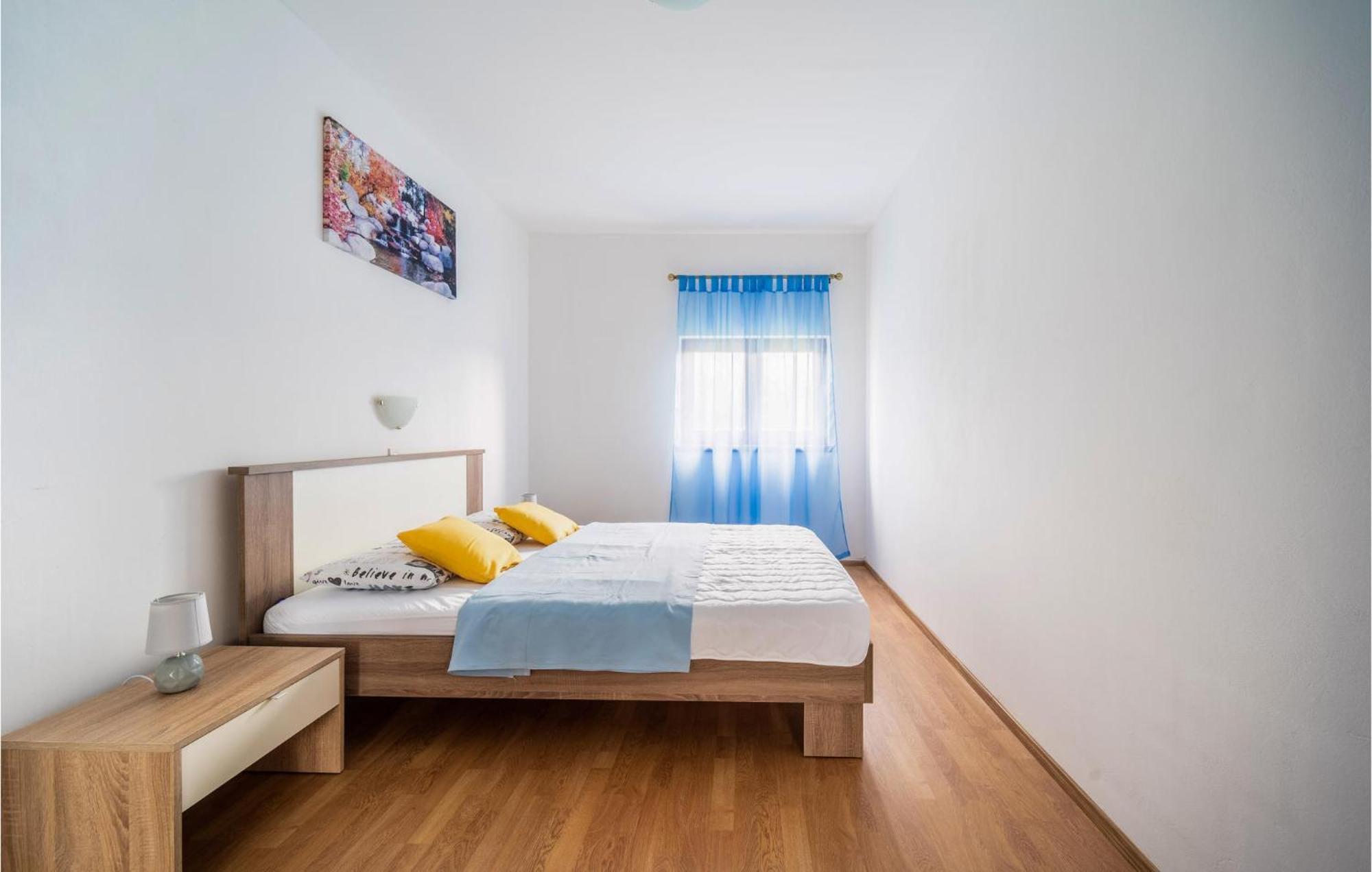 Amazing Apartment In Krnica With Kitchen מראה חיצוני תמונה