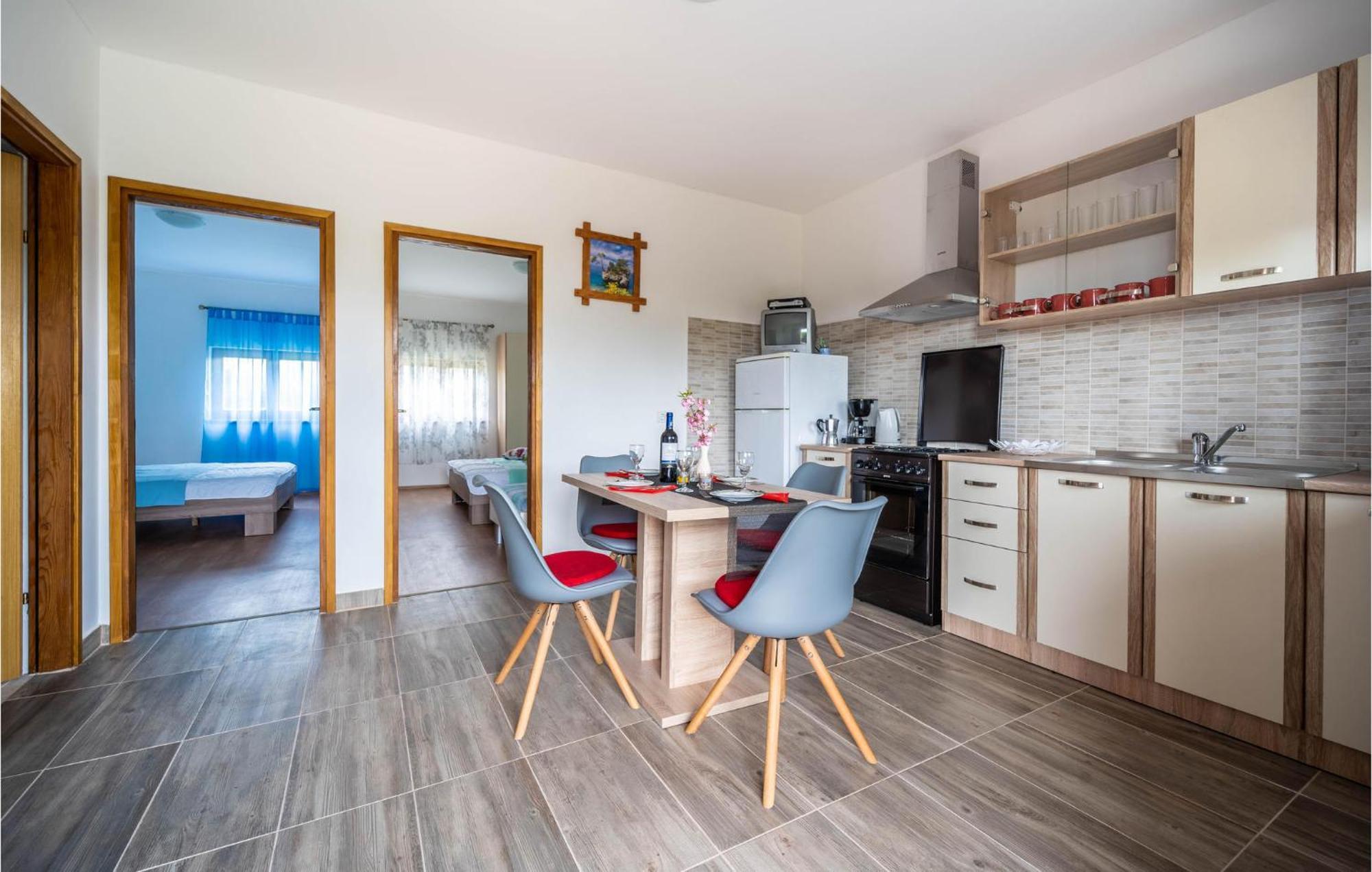Amazing Apartment In Krnica With Kitchen מראה חיצוני תמונה
