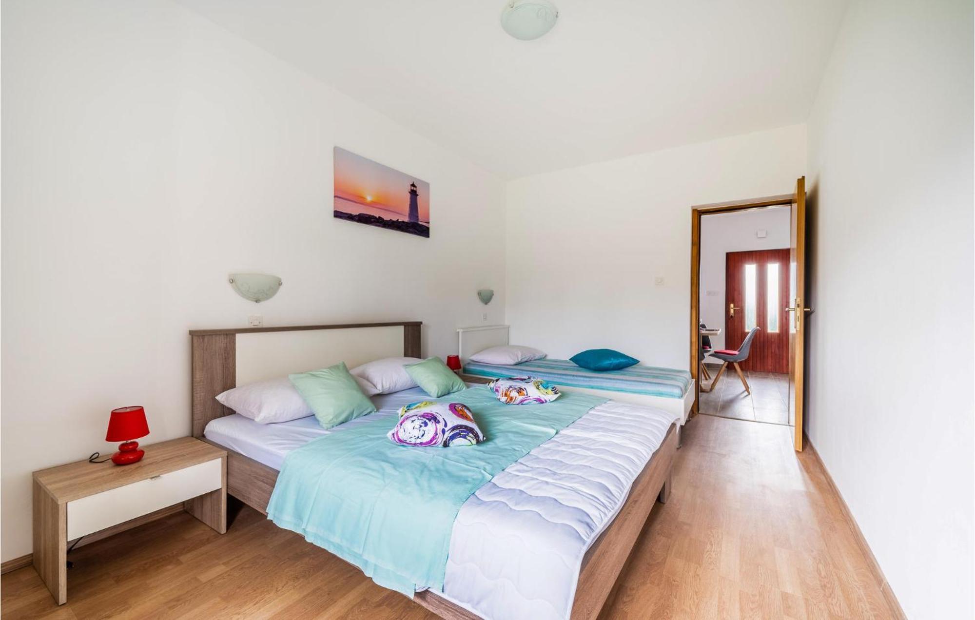 Amazing Apartment In Krnica With Kitchen מראה חיצוני תמונה